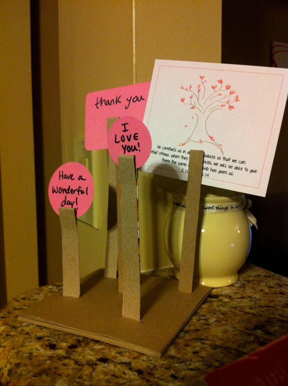 How to make a photo & note holder from cardboard