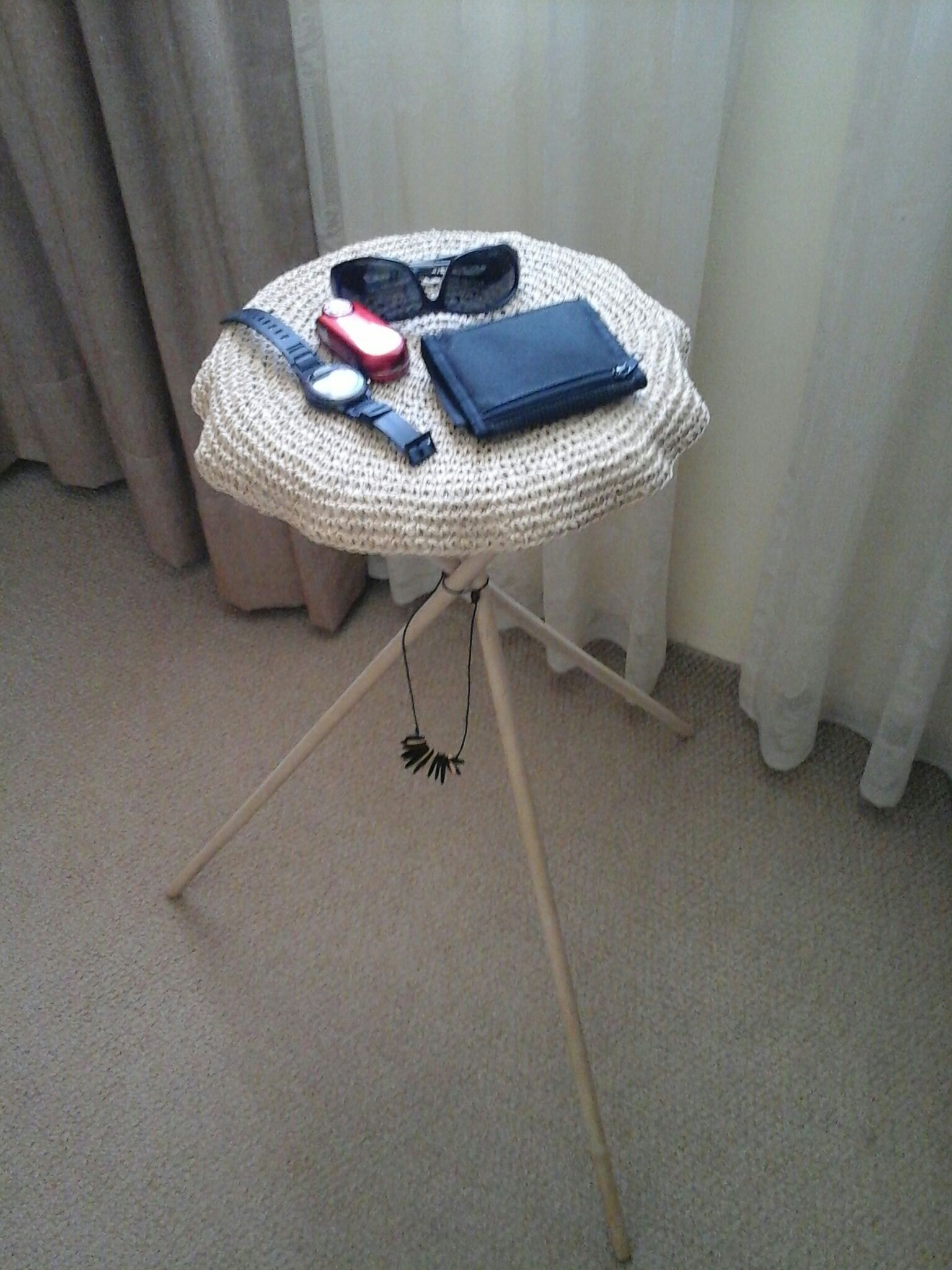 Mesa Para Las Cosas Diarias, Small Table for Daily Things