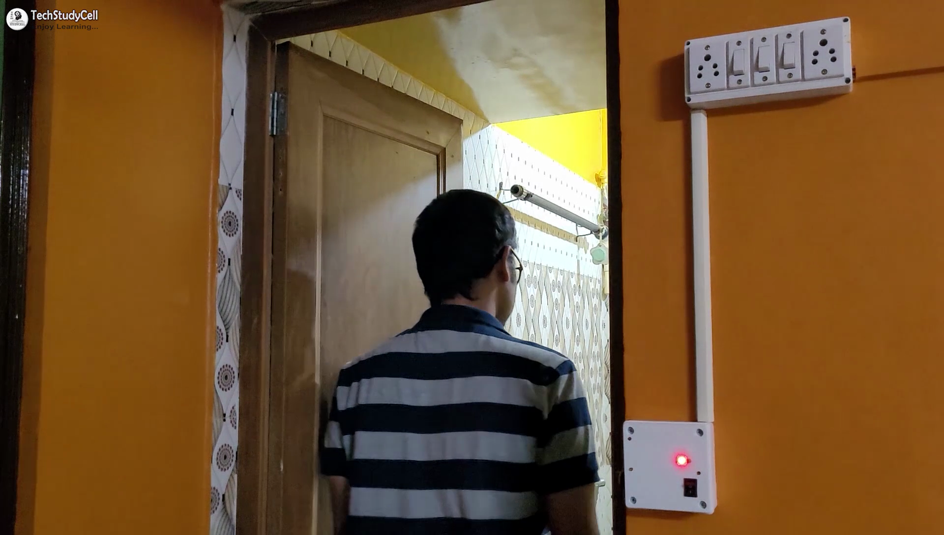 Motion Sensor Switch Using IR Proximity Sensor CD4017 IC Projects