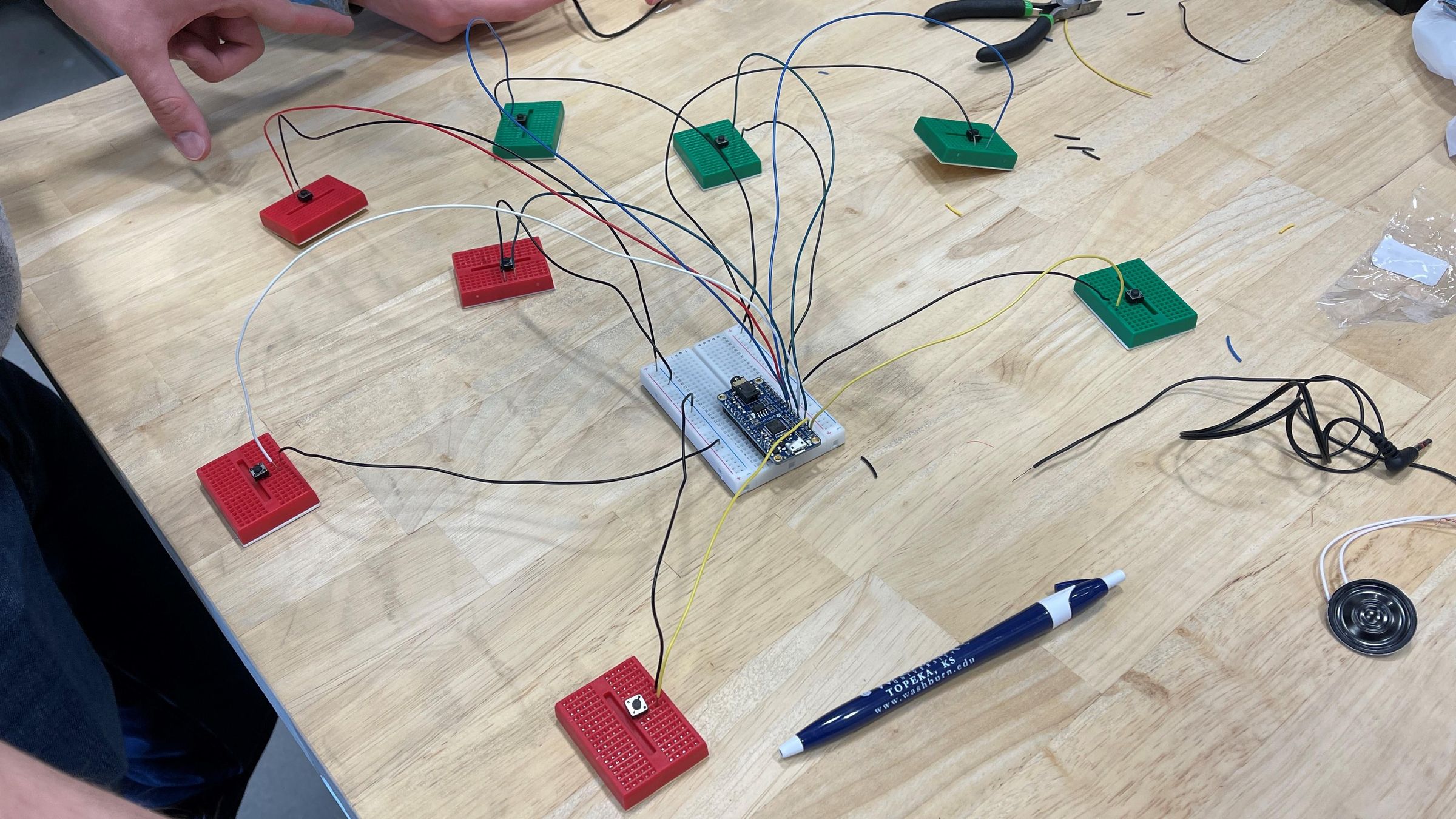 Tactile Electronic Communication Board (Aided AAC) 17 Steps (with