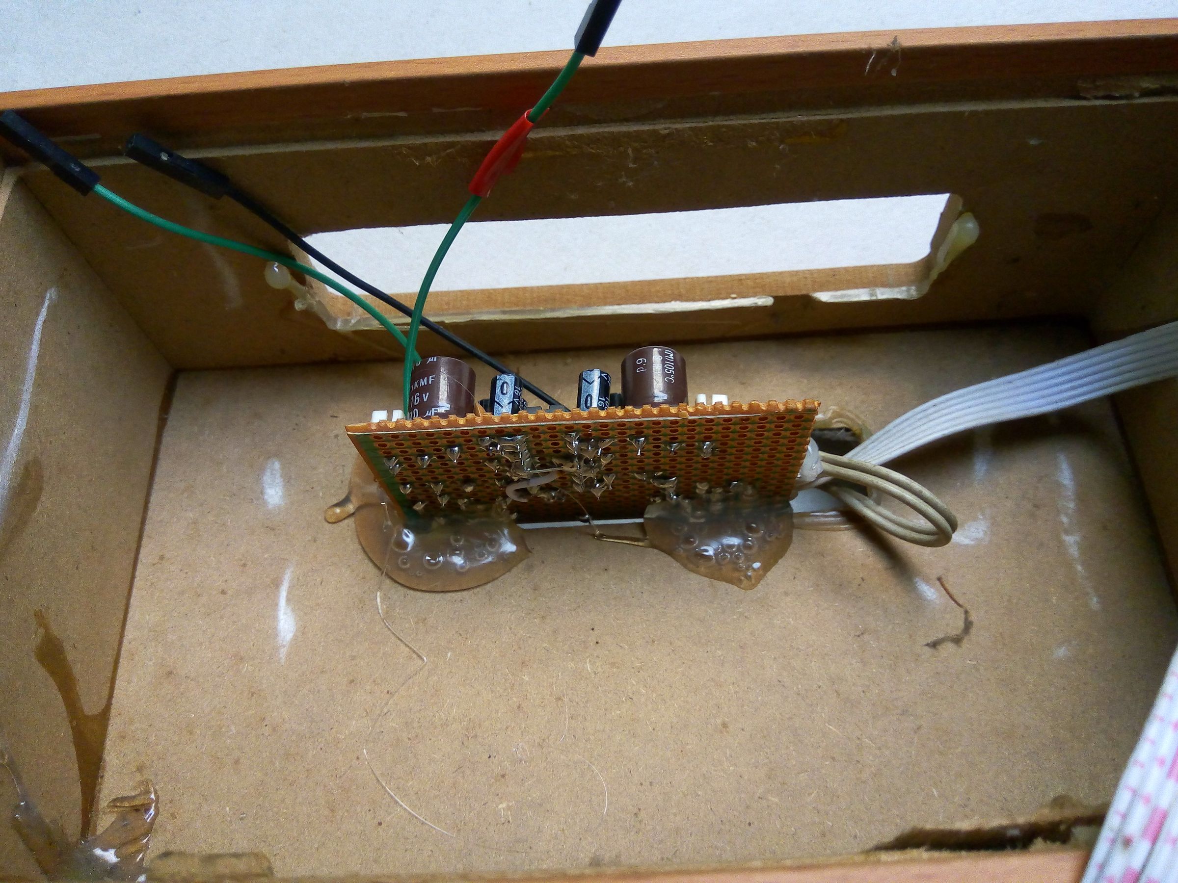 Desk Amplifier With Audio Visualization, Binary Clock & FM Receiver : 8 ...