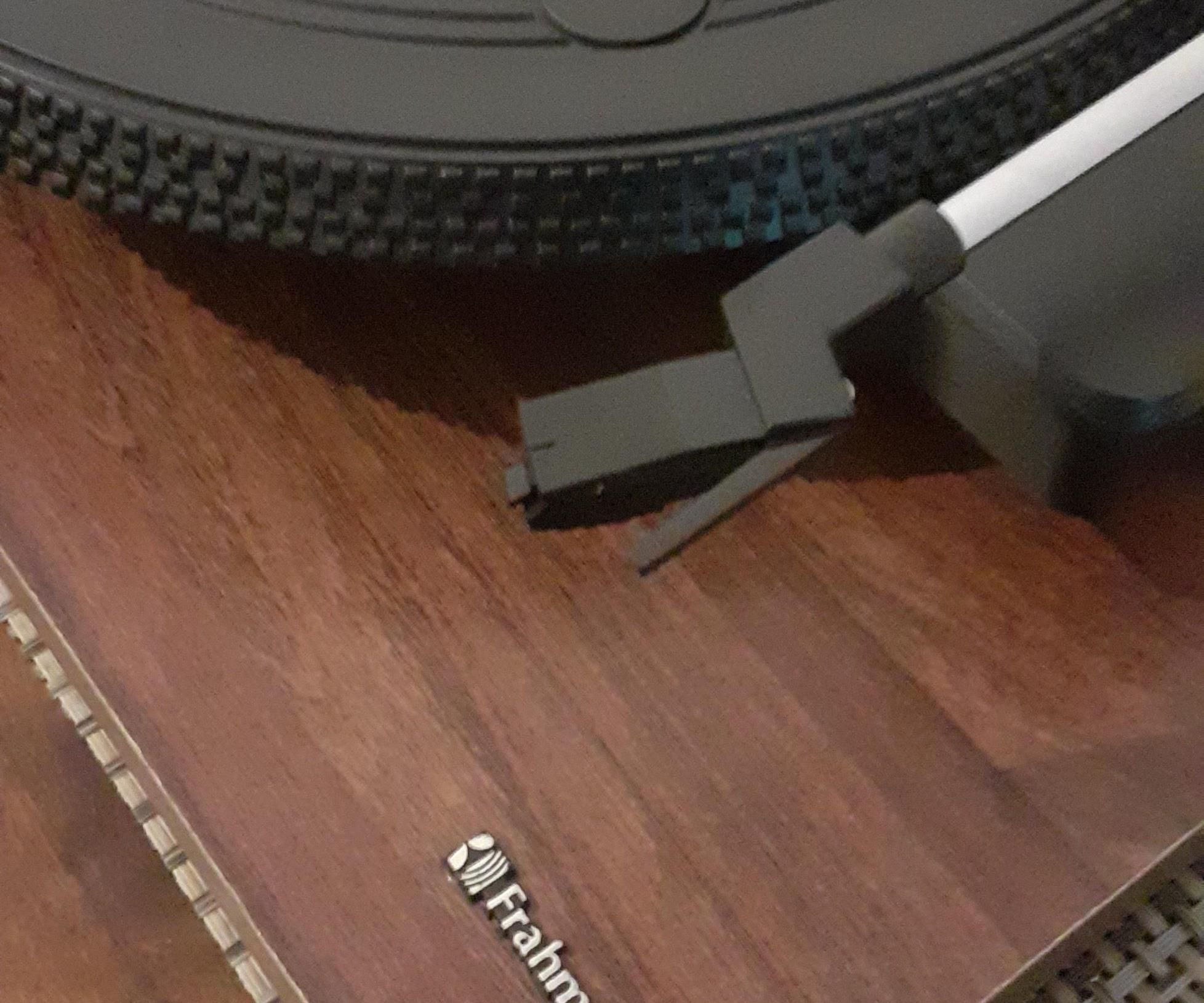 Minimalista Turntable - Um Toca Discos Único Baseado No Conjunto Frahm HS4900