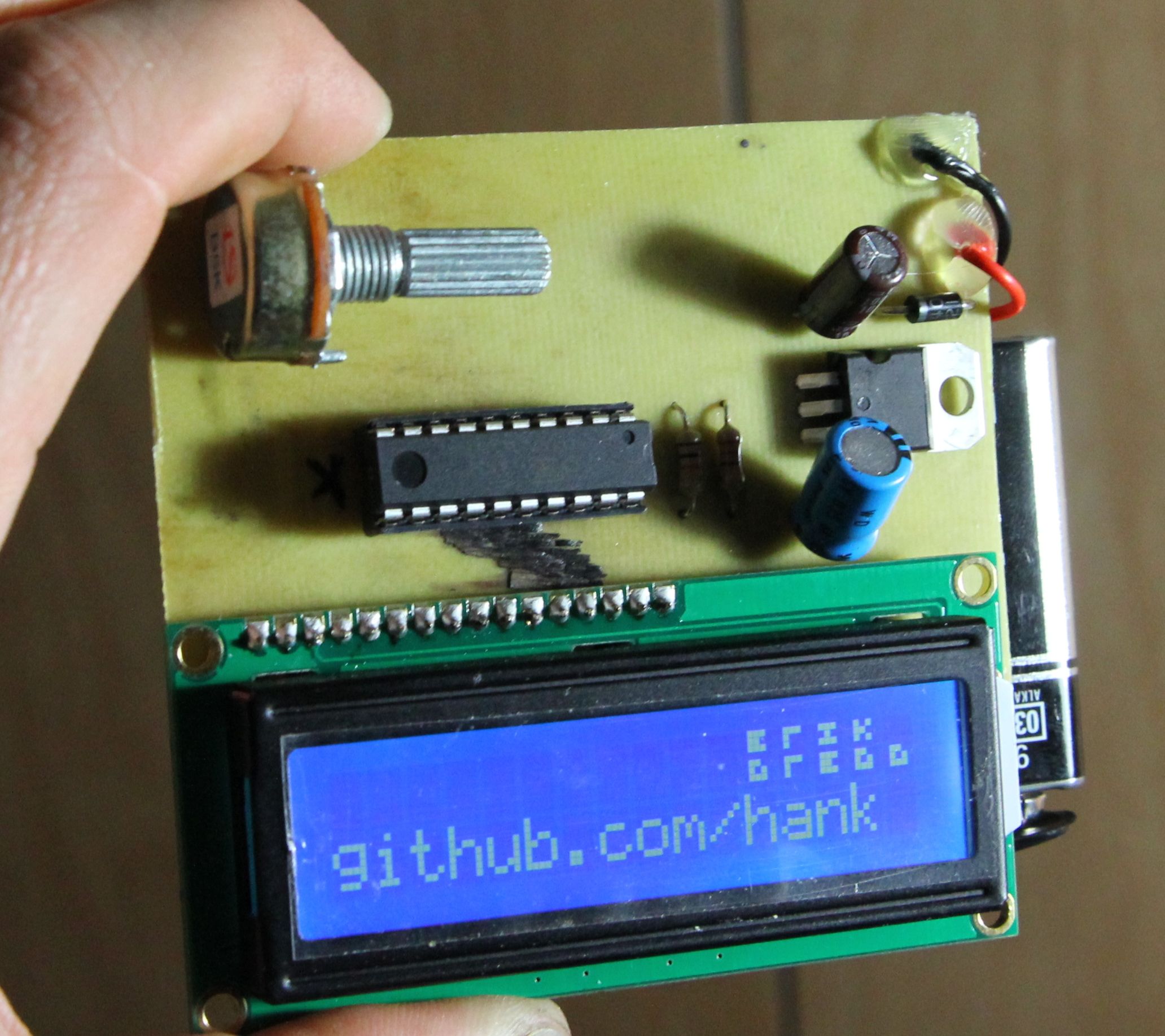 AVR LCD Namebadge