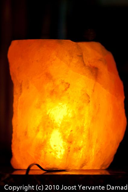 Make Your Own Himalaya Salt Crystal Lamp From a Cellphone Charger