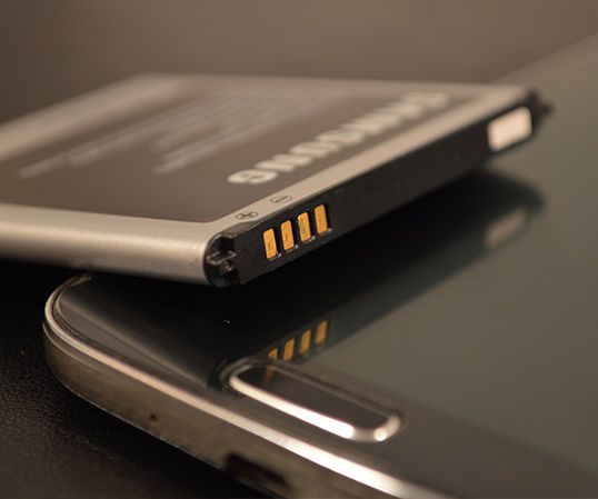 How to Start a Fire With a Cell Phone Battery