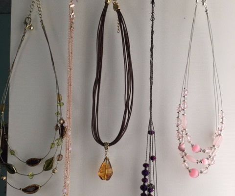 3 Minute Jewelry Hanger