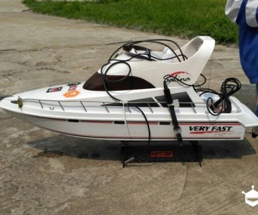 Real-time Water Quality Monitoring Boat