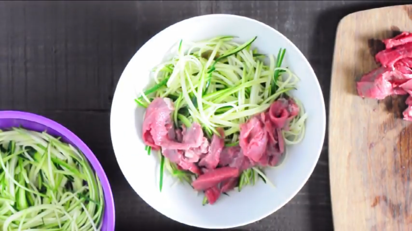 How to Make Pho With Zucchini Noodles : 6 Steps (with Pictures ...