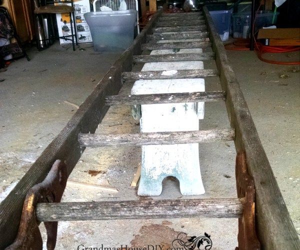 Upcycling an Old Ladder to a Shoe Rack!