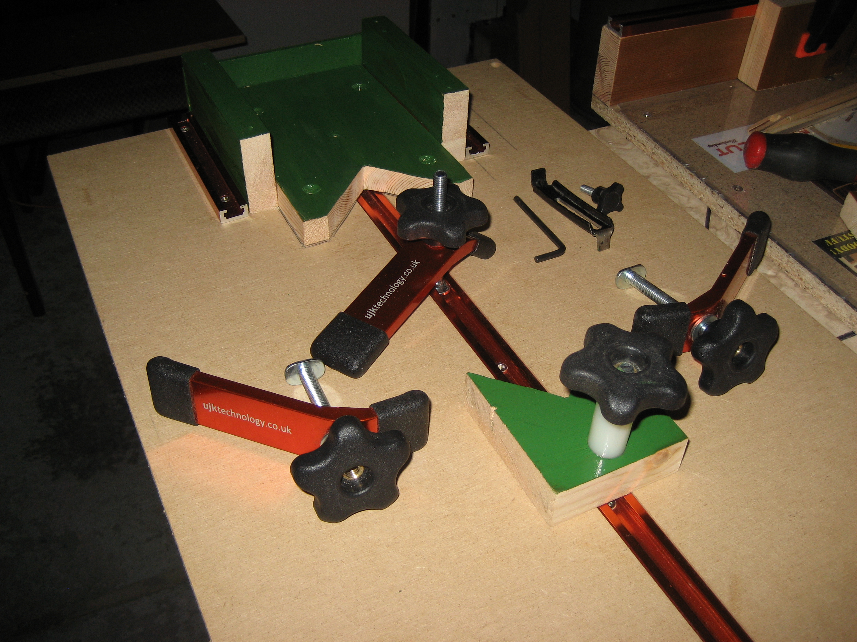 Biscuit Jointer Spline Jig Build. 6 Steps (with Pictures