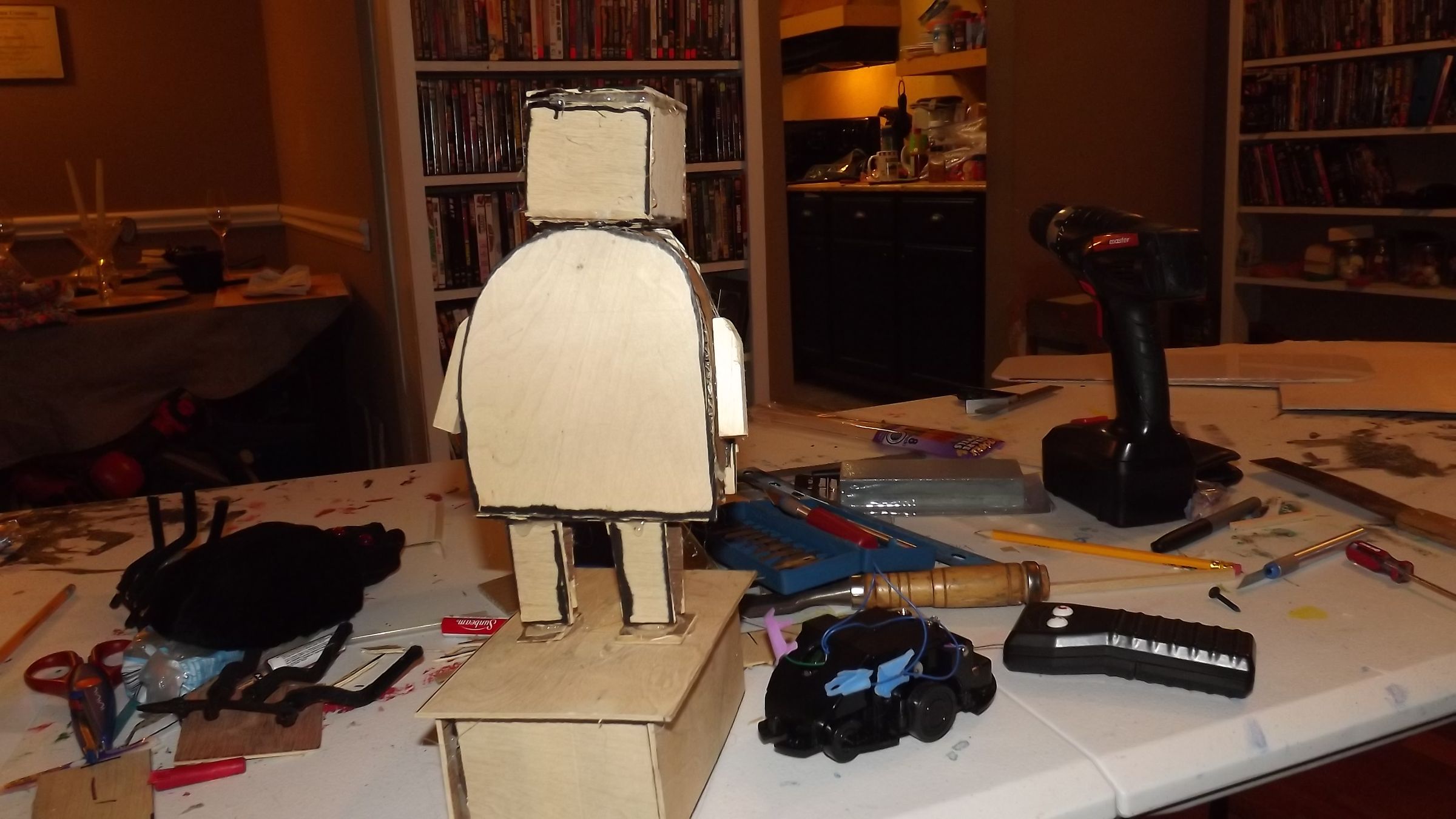 Yellow Instructables ROBOT - Instructables