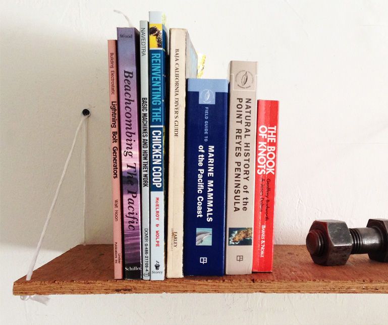 Simple Hanging Shelves (folding)