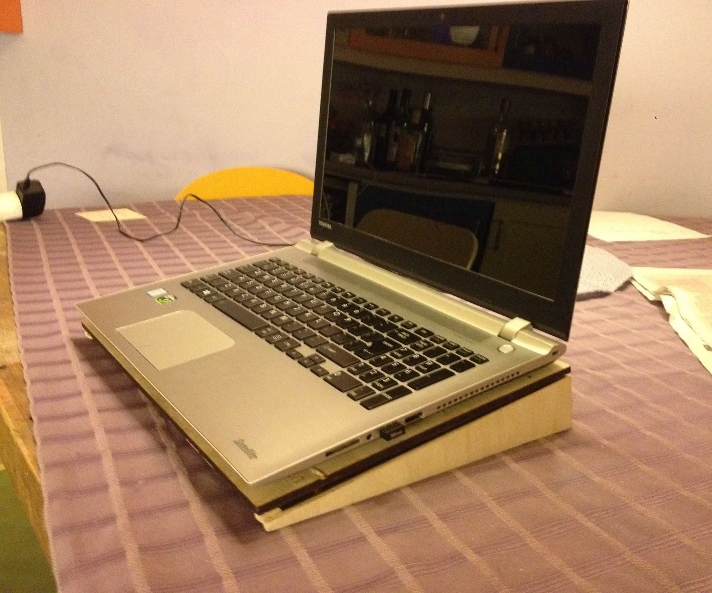 Cooled Laptop Stand