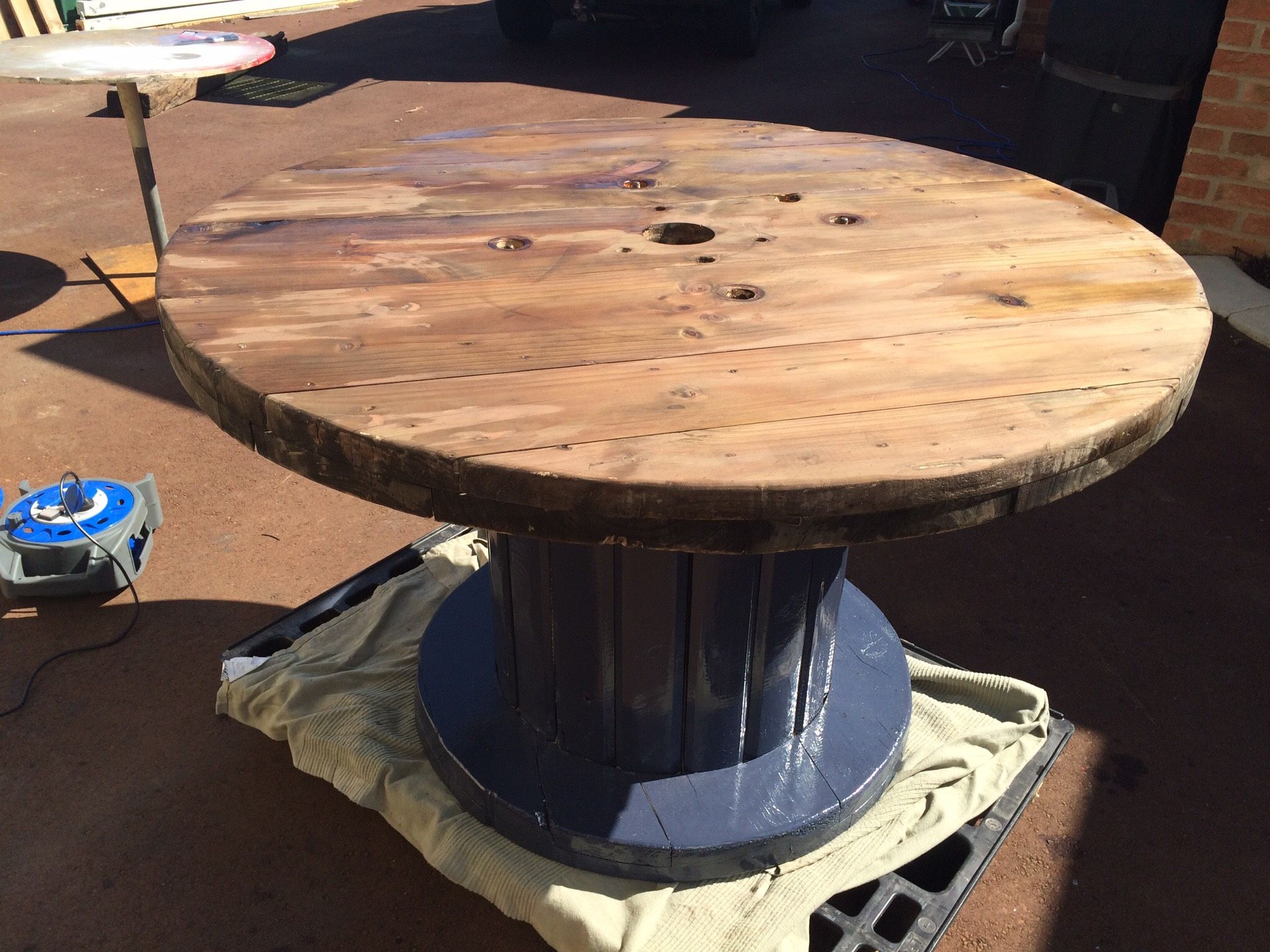 Large Cable Drum Table : 3 Steps (with Pictures) - Instructables