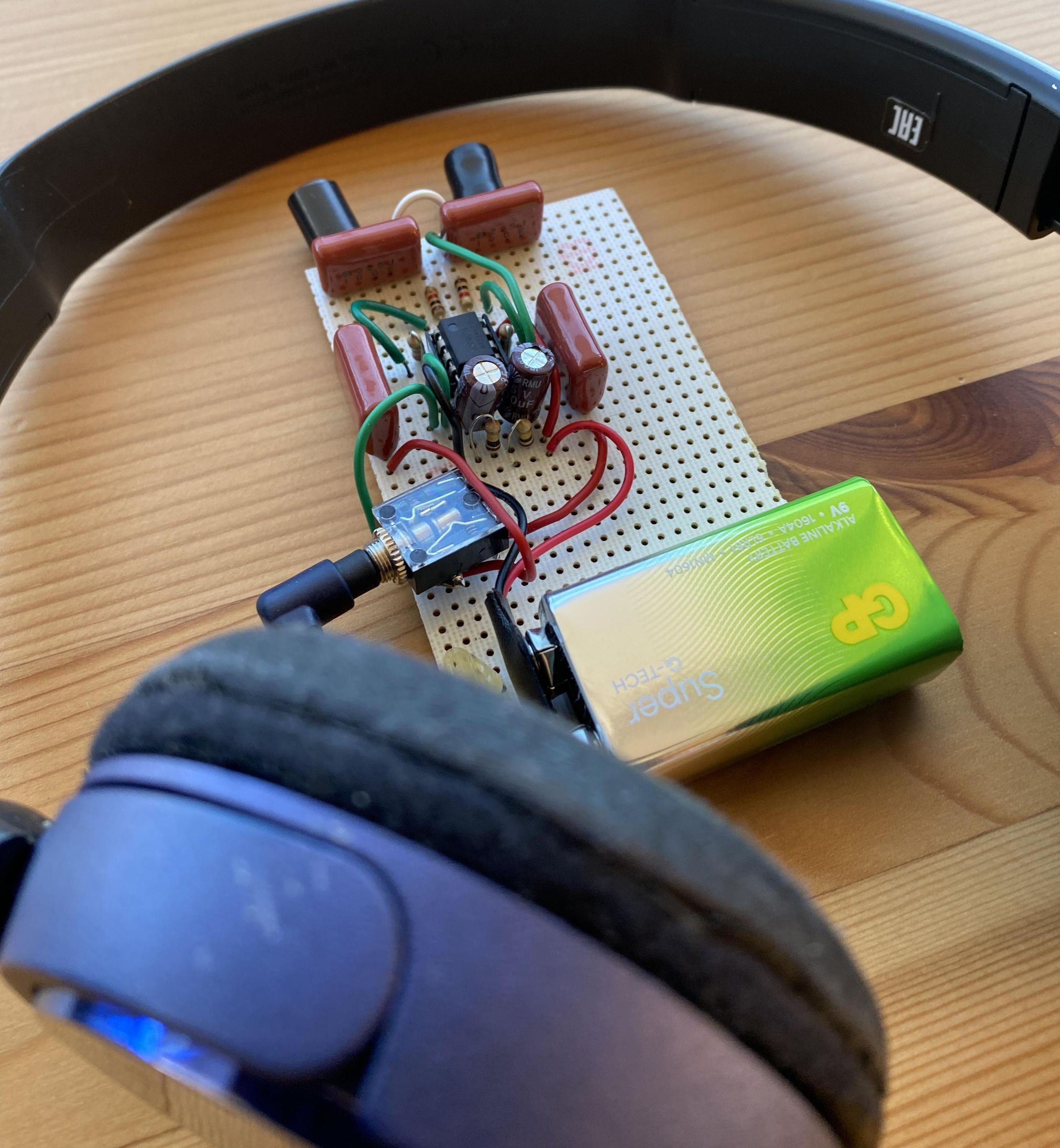 SINTONIZA EL MUNDO INVISIBLE: MICRÓFONO ELECTROMAGNÉTICO