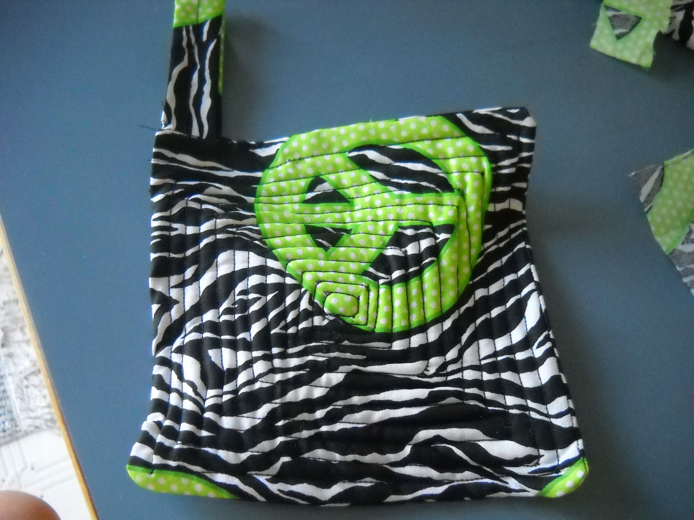 How to Make a Hot Pad With Scrap Fabric