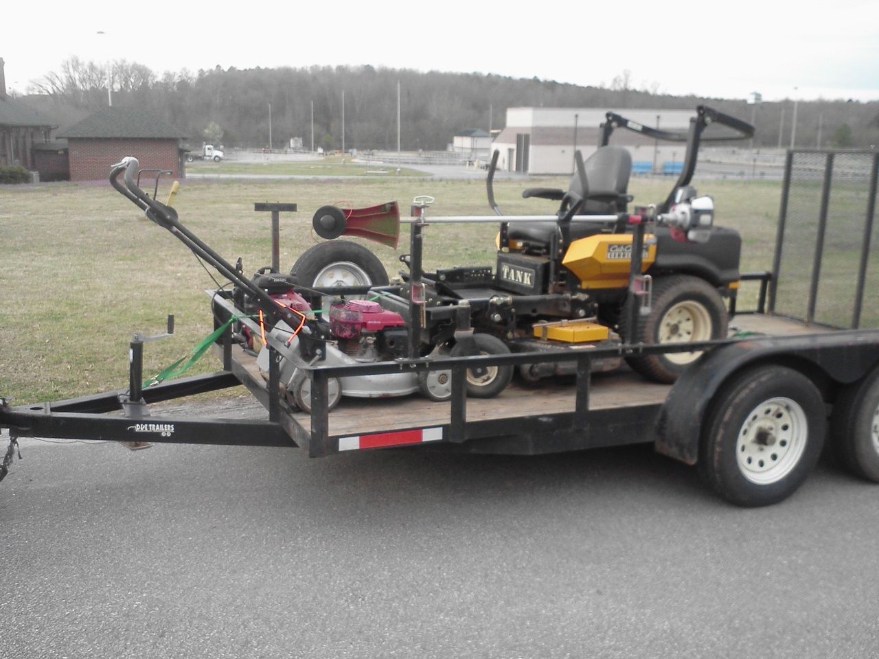 Mobile Lawnmower Workstation