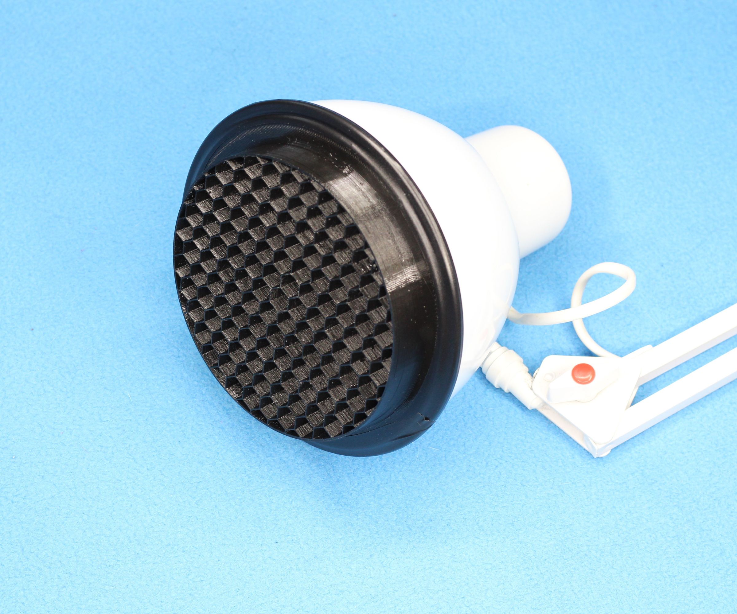 3D Printed Honeycomb Grid for the Light Source