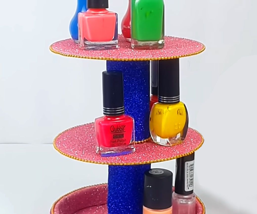 How to Make DIY Nail Paint Stand Using Old CDs?