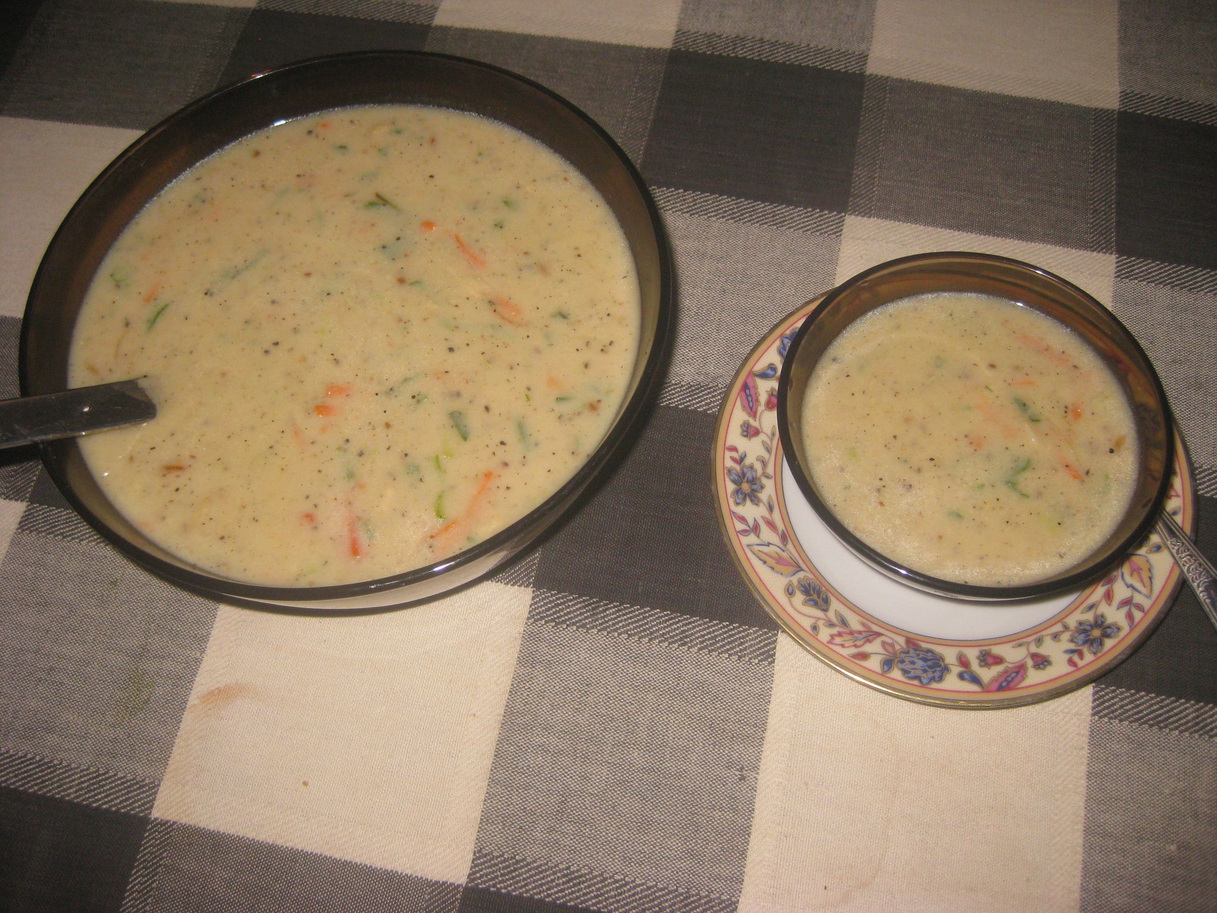 Spicy Semolina Porridge With Chicken and Vegetables