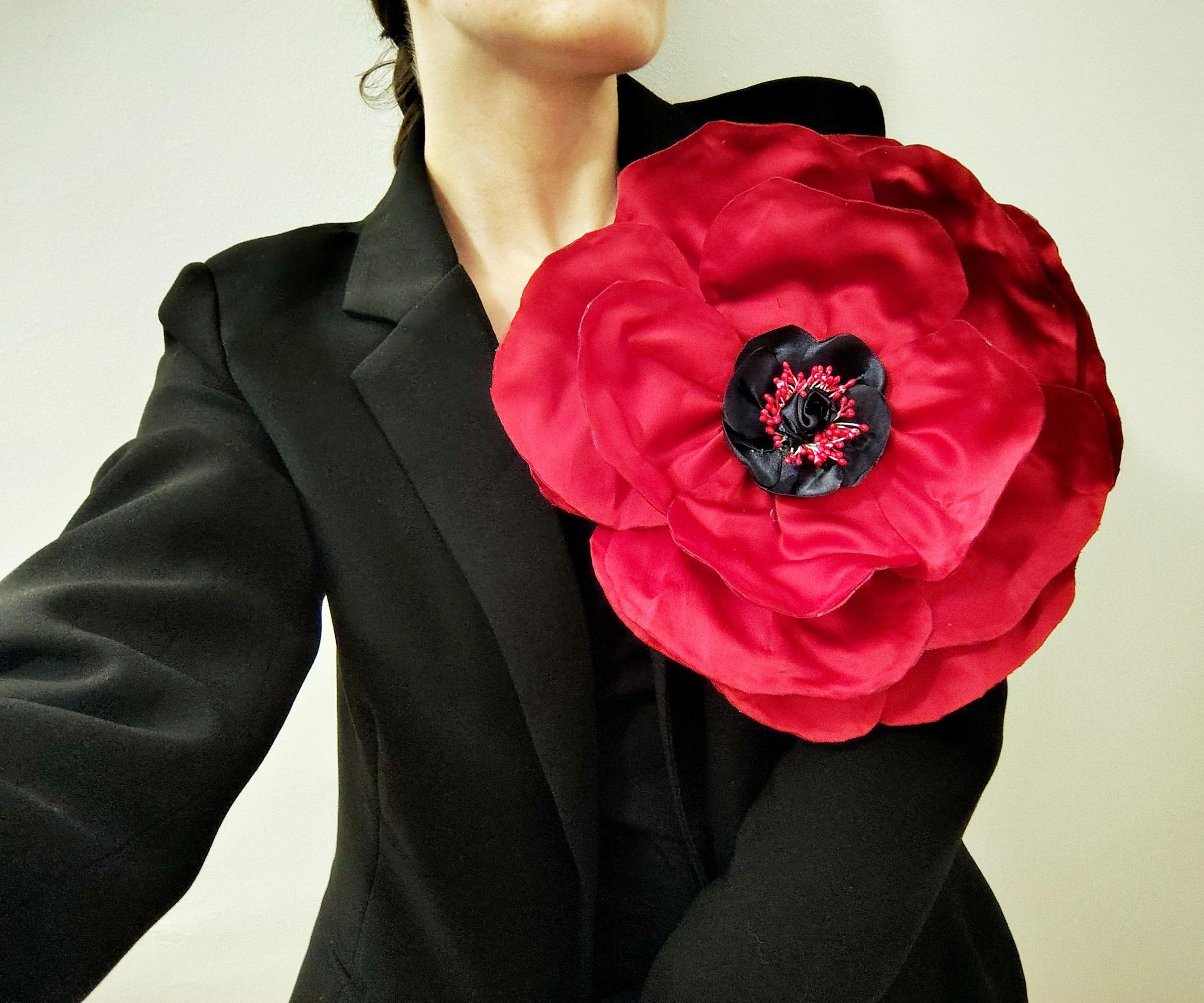 How to Make a Giant Poppy Brooch