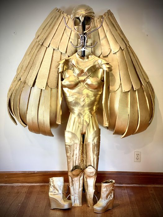 Wonder Woman 1984 Golden Armor Complete Costume : 10 Steps (with Pictures)  - Instructables