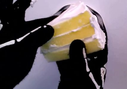  Apply a Little More Whipped Cream Above and the Outer Edge to Coat Completely.