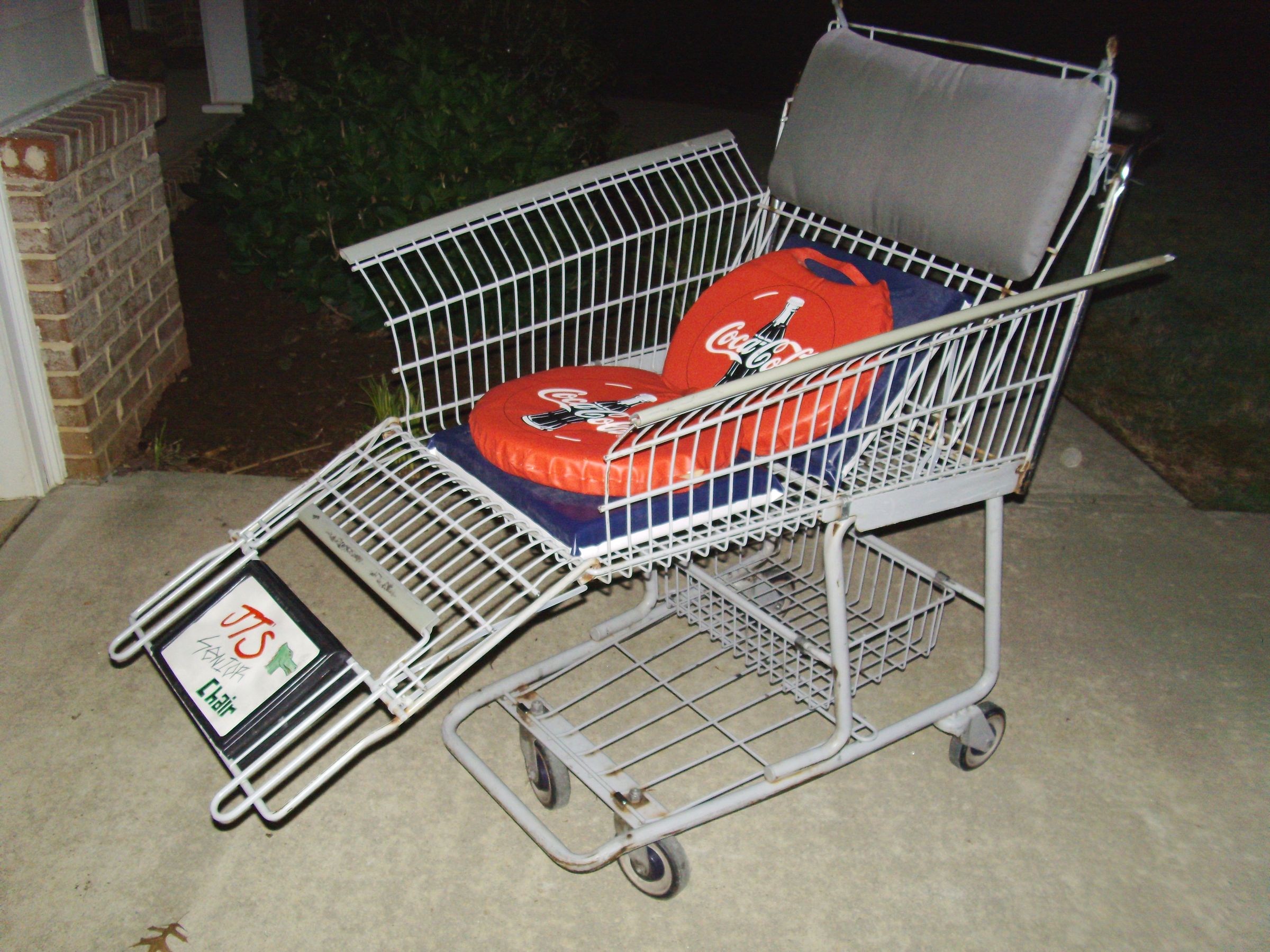TURN a SHOPPING CART INTO a CHAIR