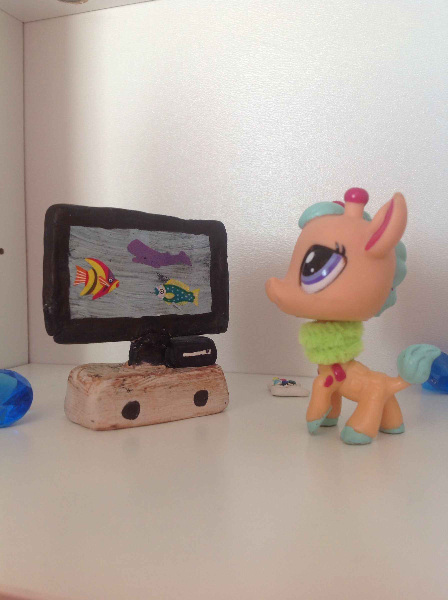 Mini Tv for Small Dolls and Littlest Pet Shops
