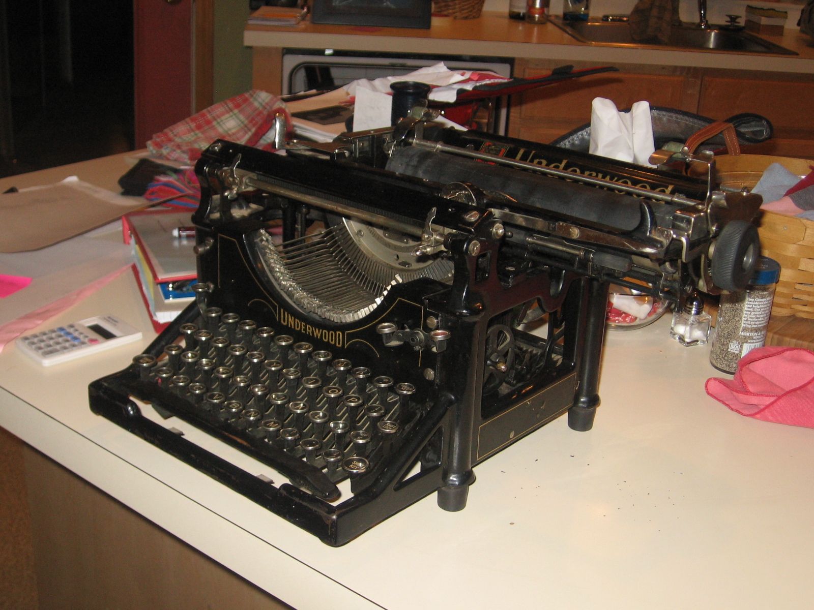 How to use a typewriter