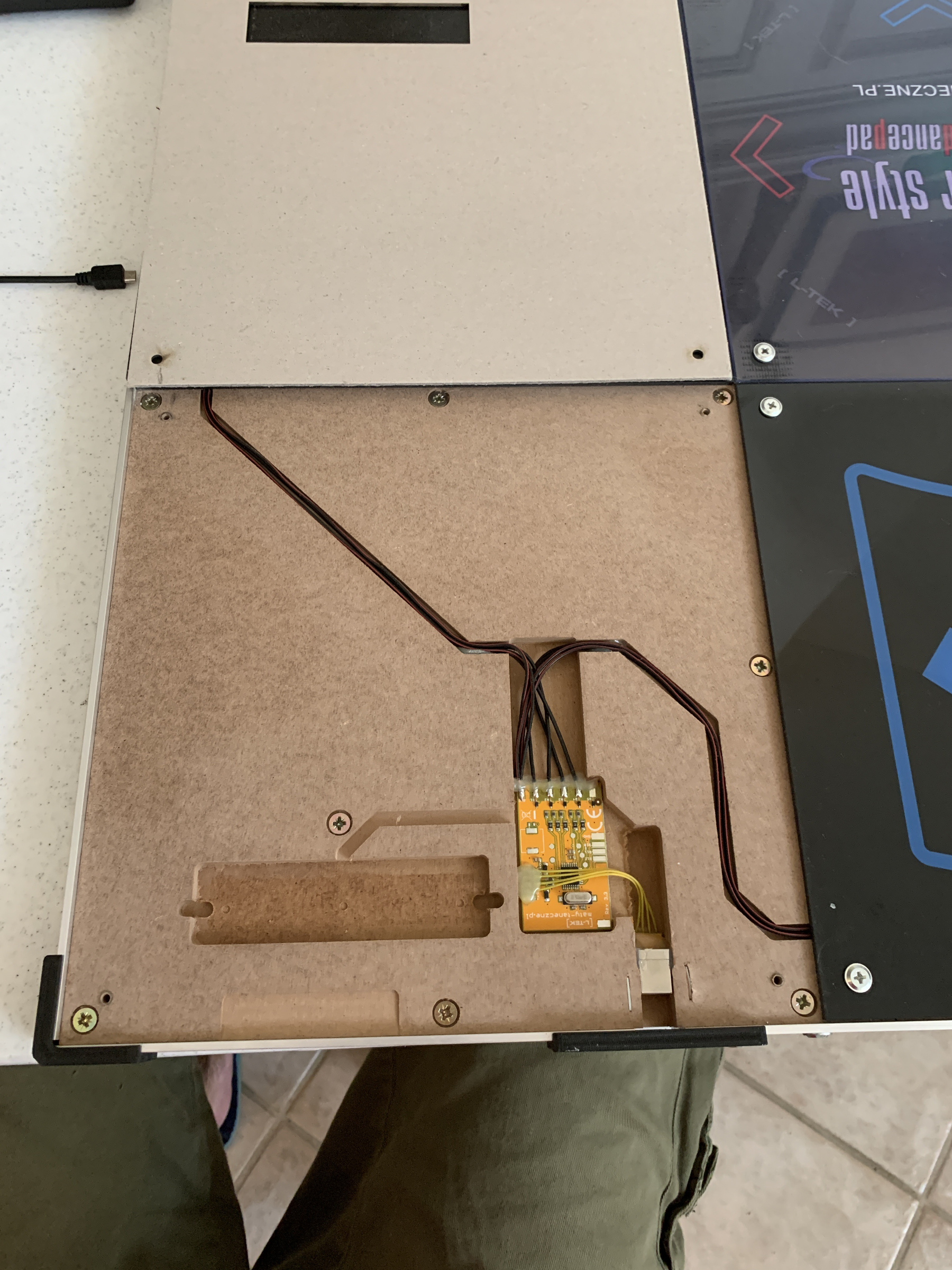 Modifying an Ltek Dance Pad to Poll at 1000hz on Windows and Linux 9