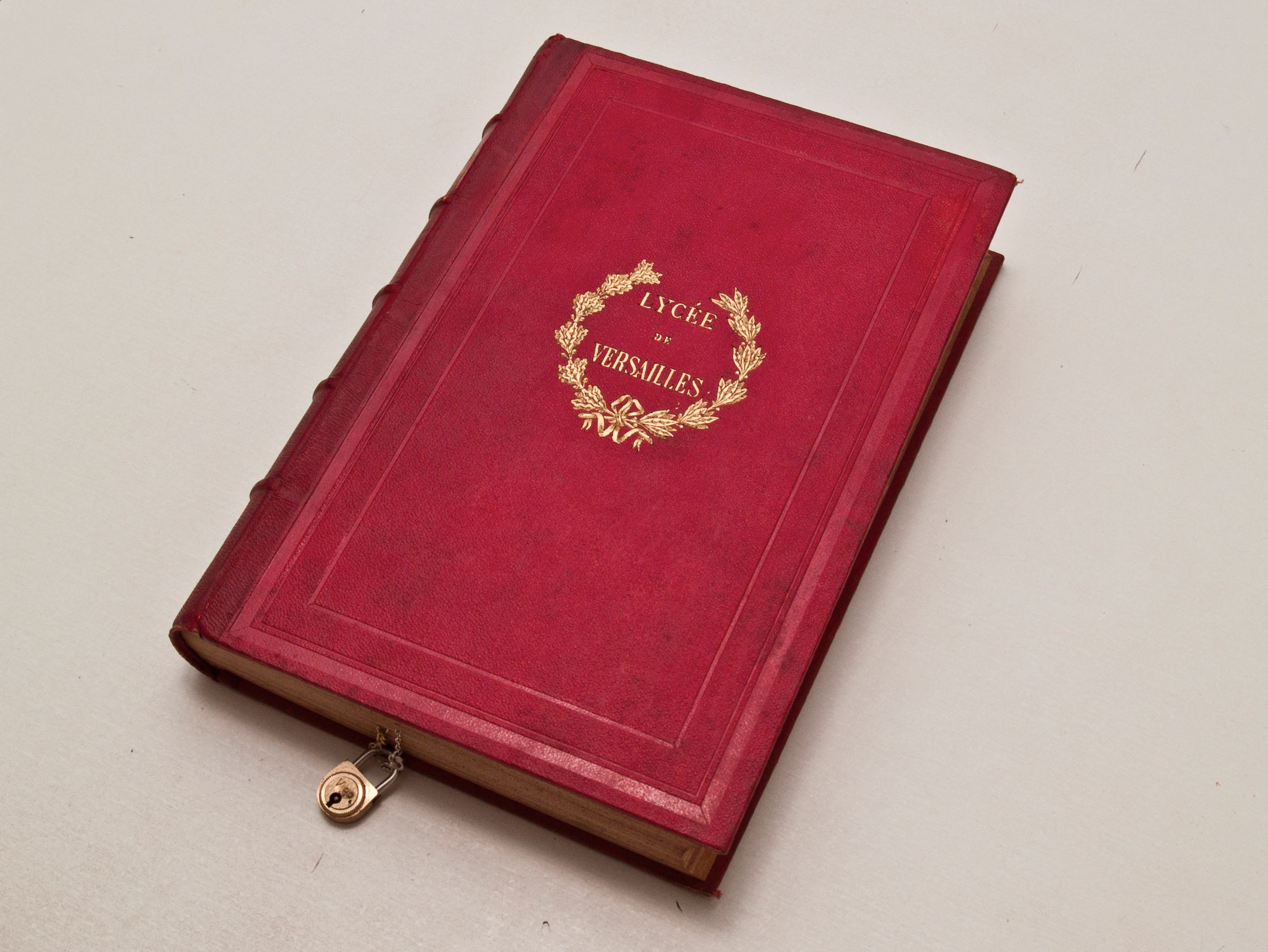 Gift : Locked Book of Mystery, Blazons and Fleur De Lys