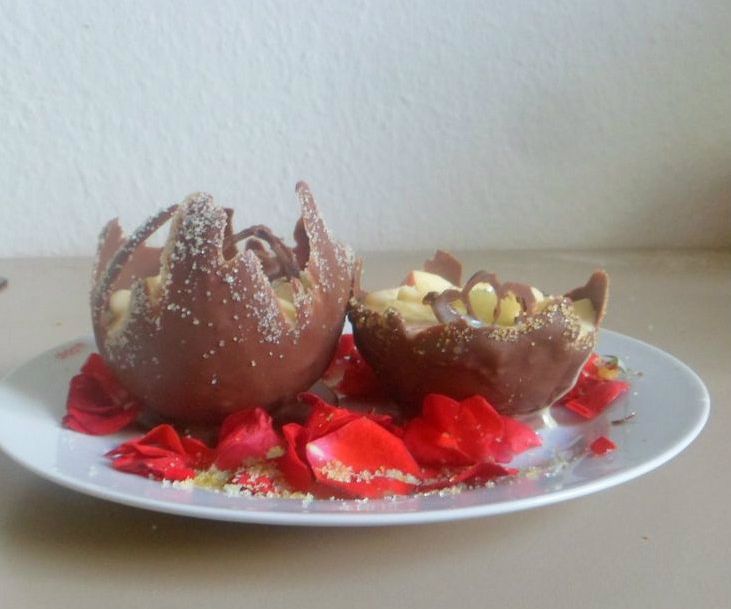 Edible Sugar Glitters and Edible Choclate Bowls