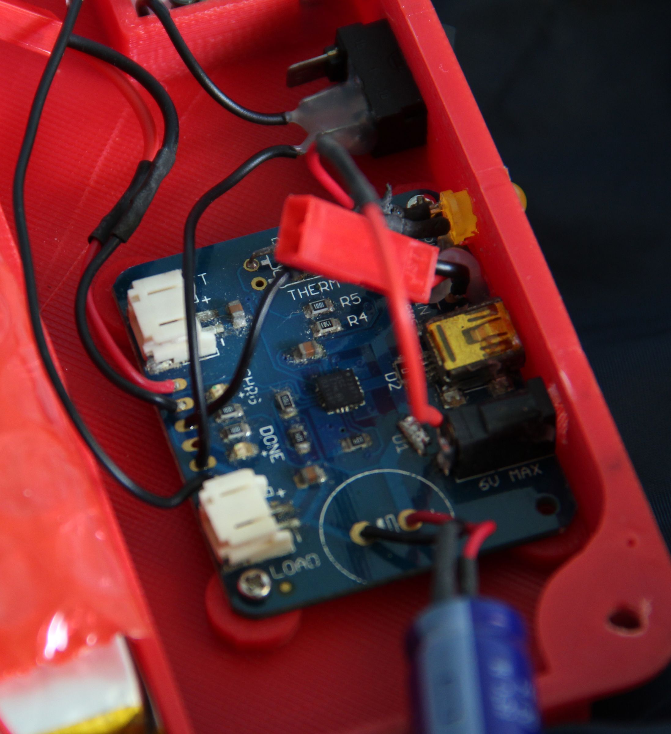 (Another) Solar Mobile Charger With Custom Printed Case 7 Steps