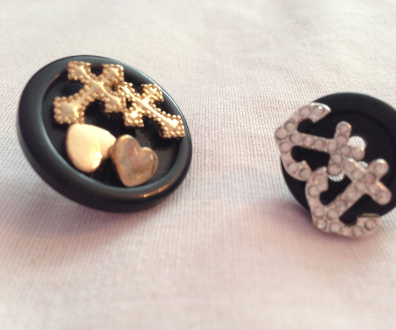 How to Keep Your Earrings Together When Traveling