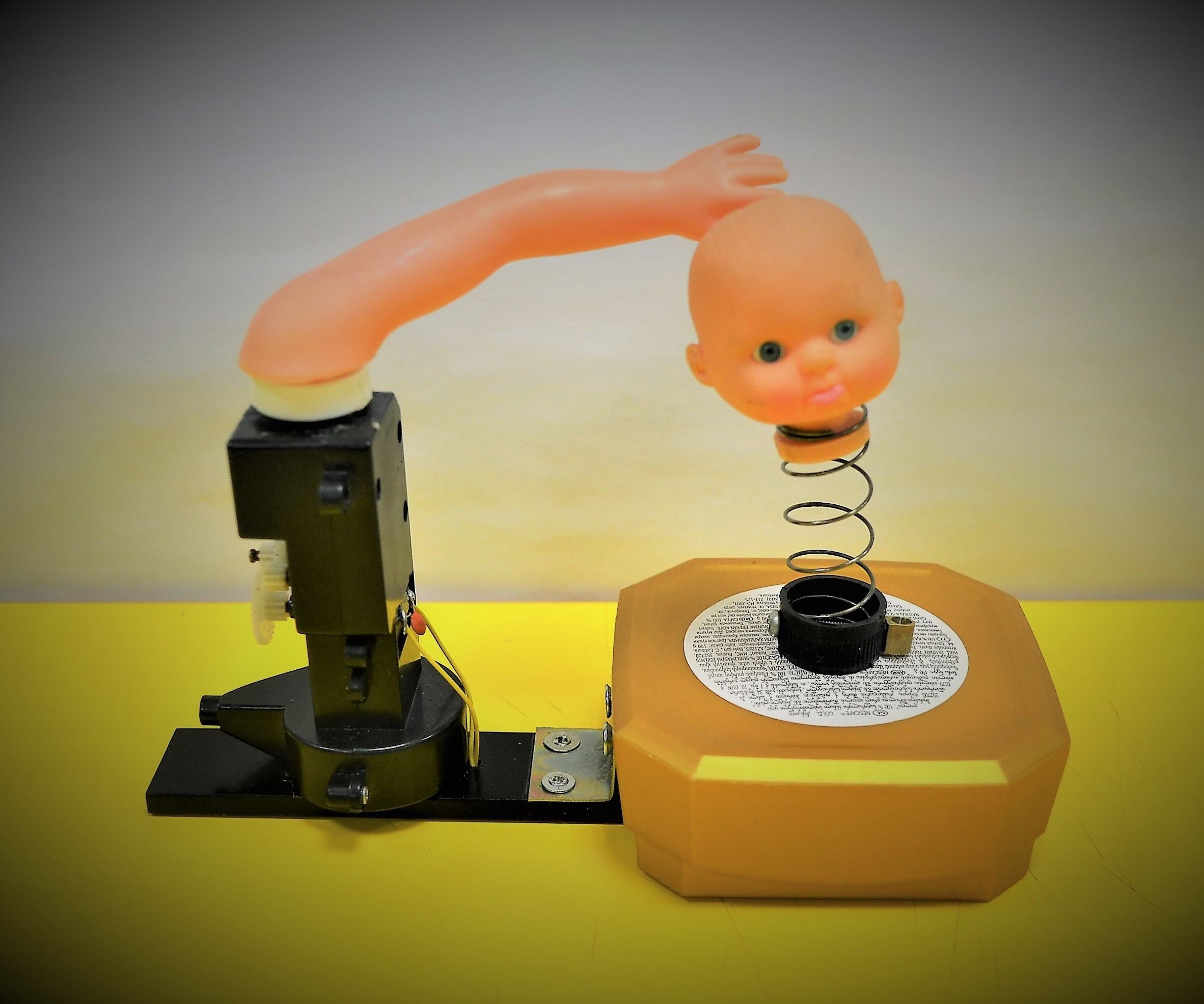 "The Unsettling Machine": a Quick Junk-Art Sculpture for Beginners