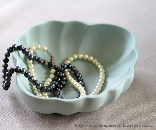 Thrift Shop Wood Bowl Makeover... ❥