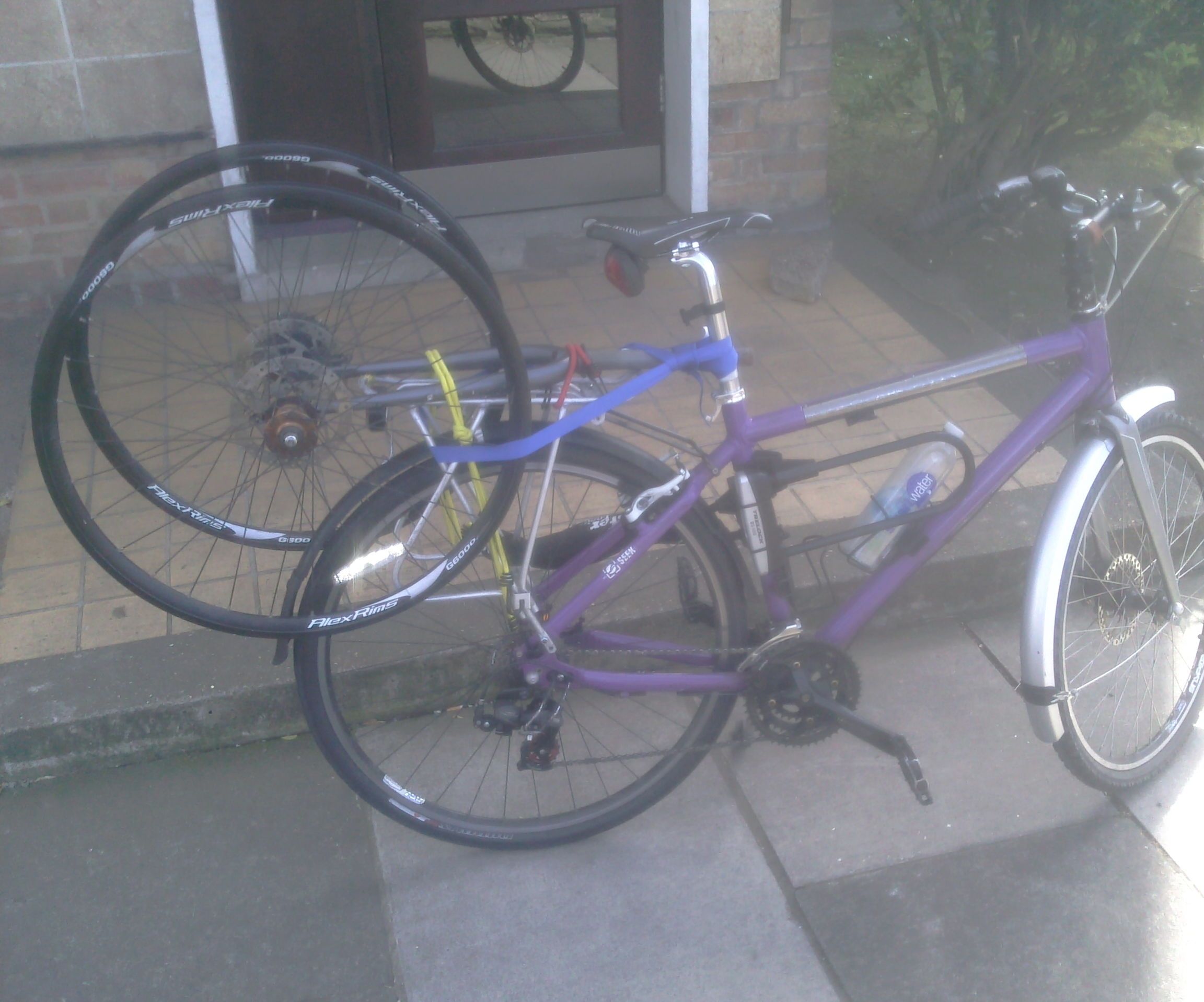 Just an Idea to Transport a Wheelset in Your Bike