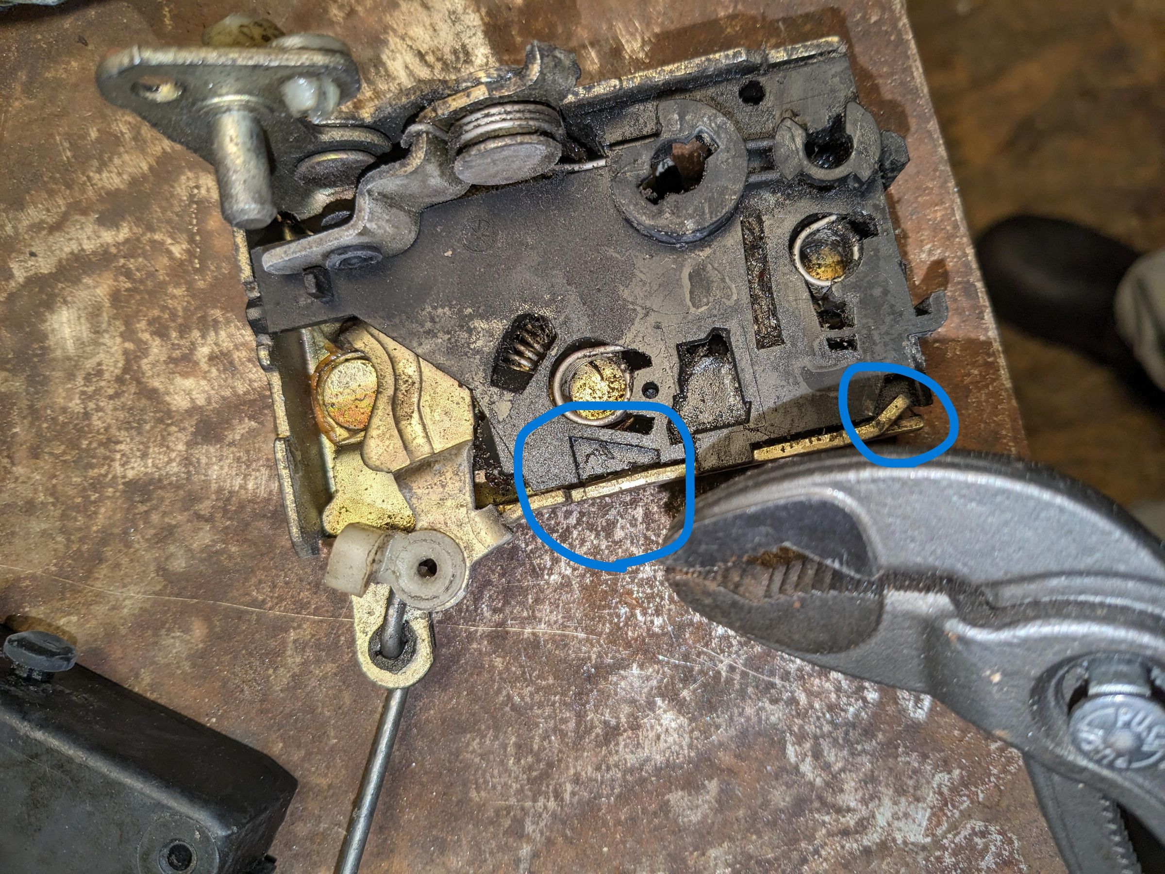 Repairing Door Locks on a Peugeot 205 : 5 Steps (with Pictures ...