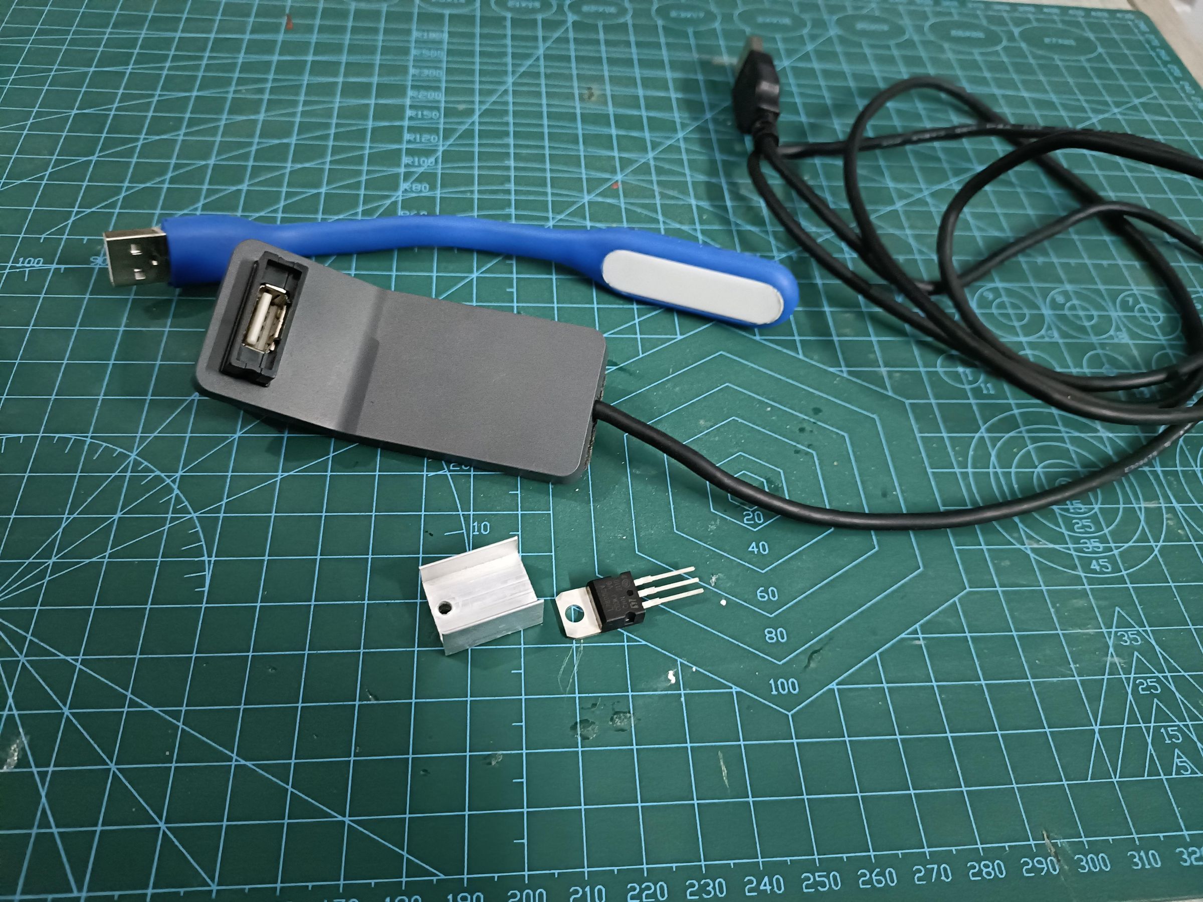 DIY 3D Printed Fume Extractor With USB Light 4 Steps (with Pictures