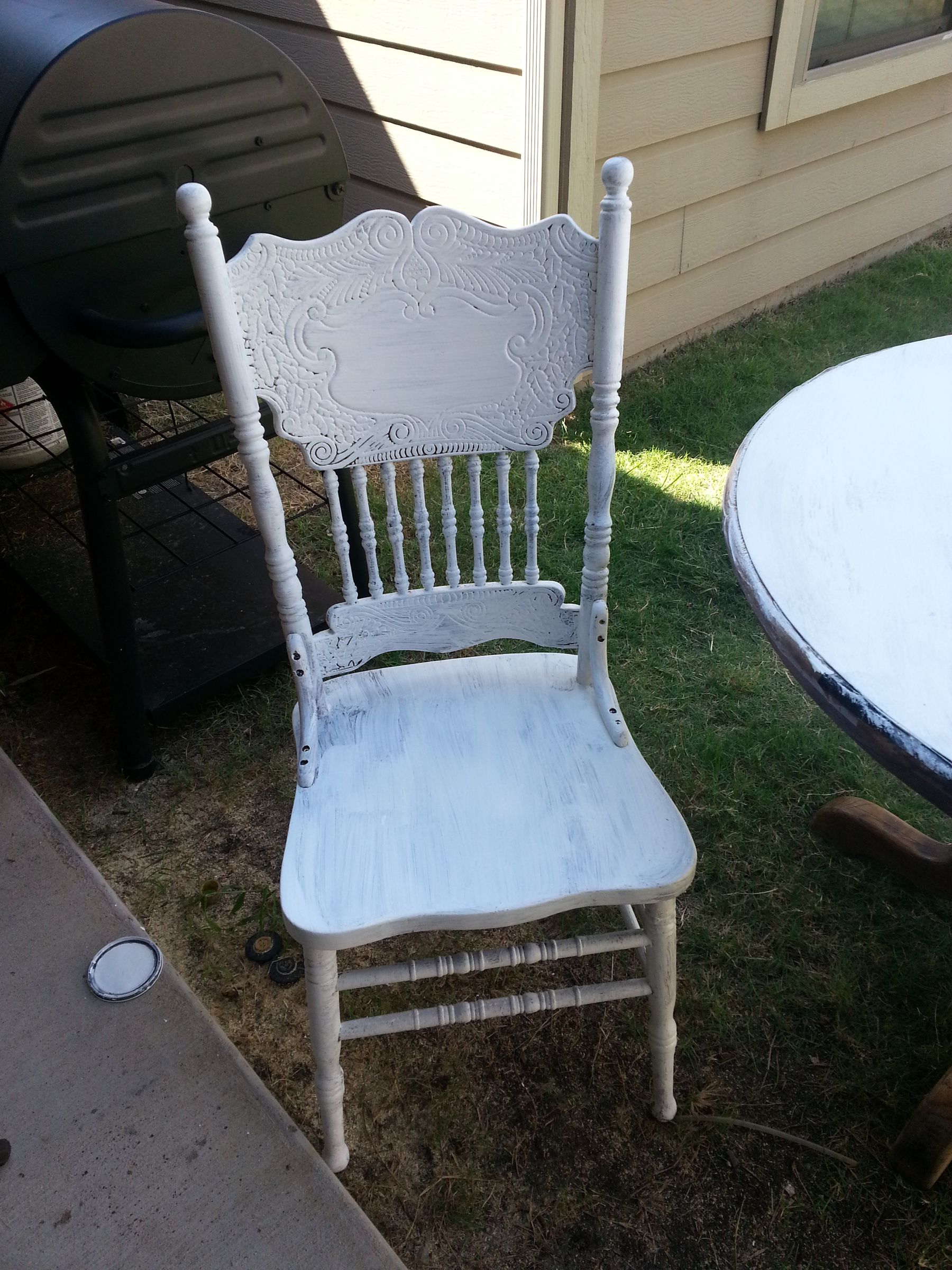 How to Turn an Outdated Dinning Table Into Jack Daniels Themed Game