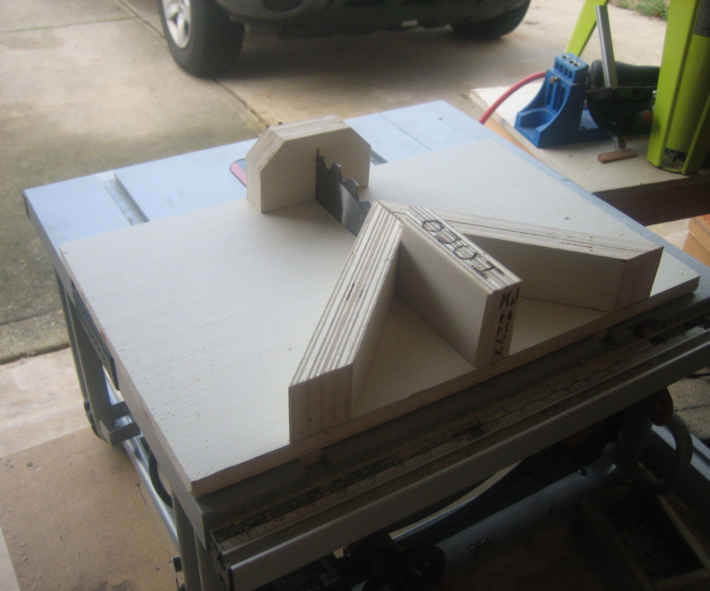 MITER SLED FOR SMALL TABLE SAW