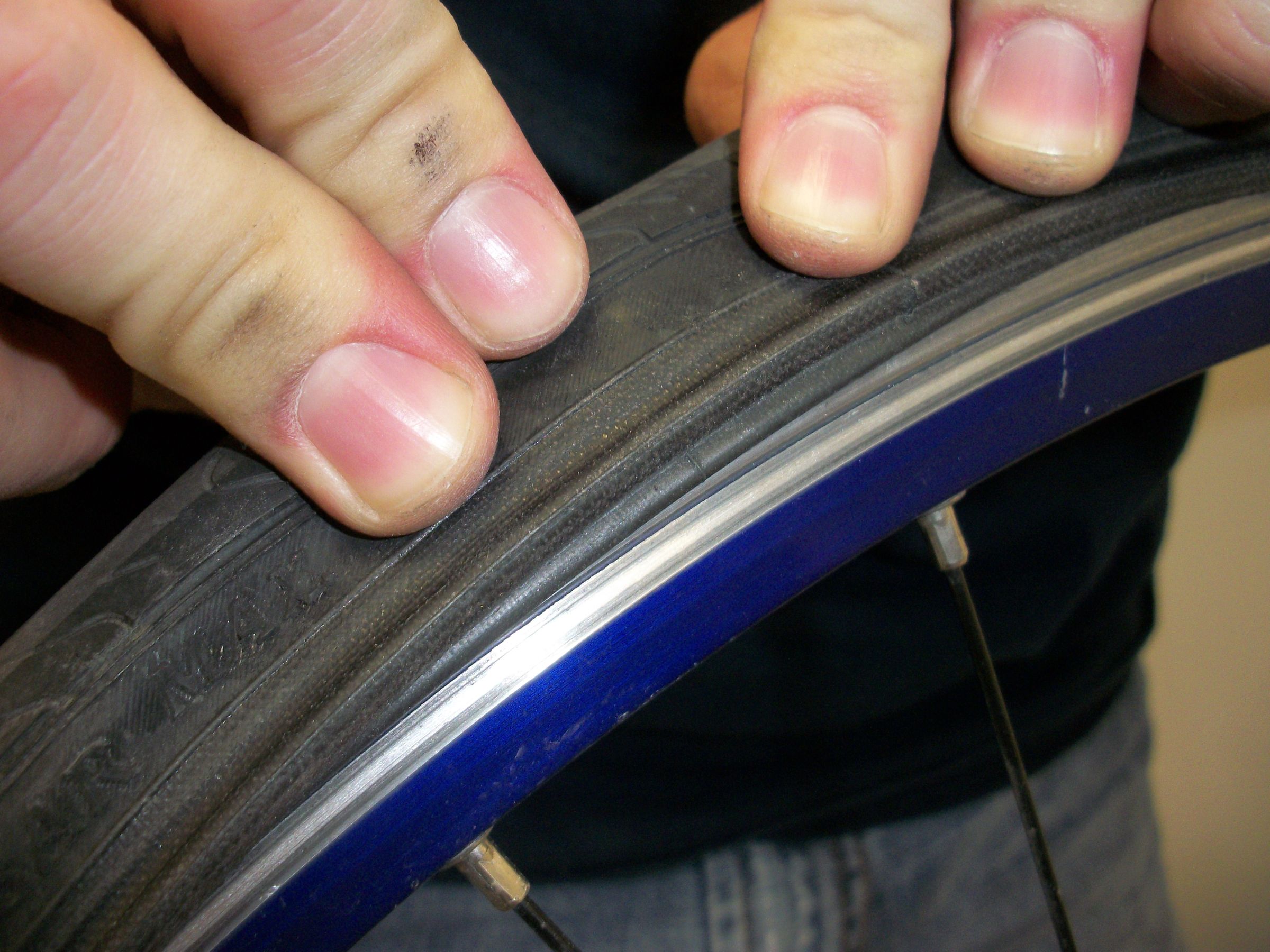How to Replace a Flat Tire on a Road Bike 10 Steps Instructables