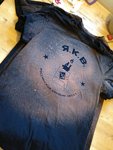 How to Stencil a T-Shirt Using Bleach and a Vinyl Sticker