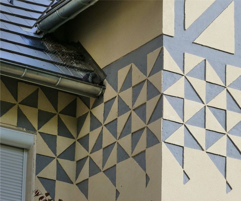 Make a Glamourous House With a Vibrant Paint and Decoration