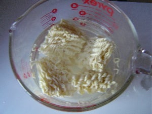 how to cook chicken ramen noodles in the microwave