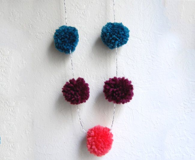 Free Jewelry Making Patterns- DIY Pompom Necklace