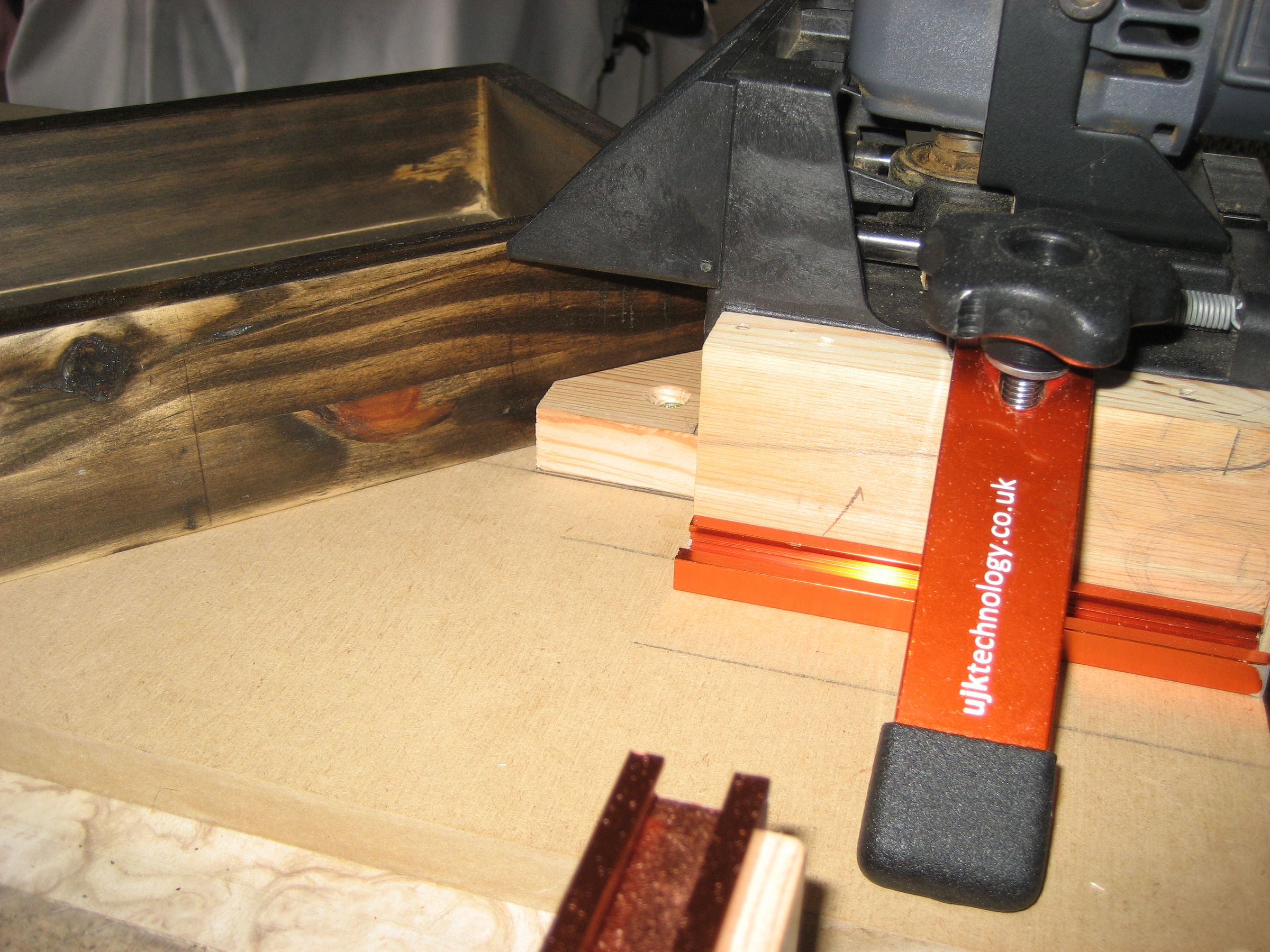 Biscuit Jointer Spline Jig Build. 6 Steps (with Pictures