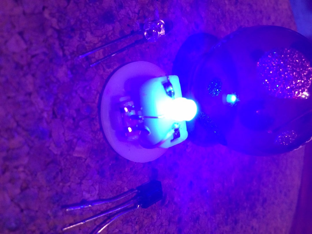 A Very Simple Remote Control Flashing LED Light 5 Steps (with