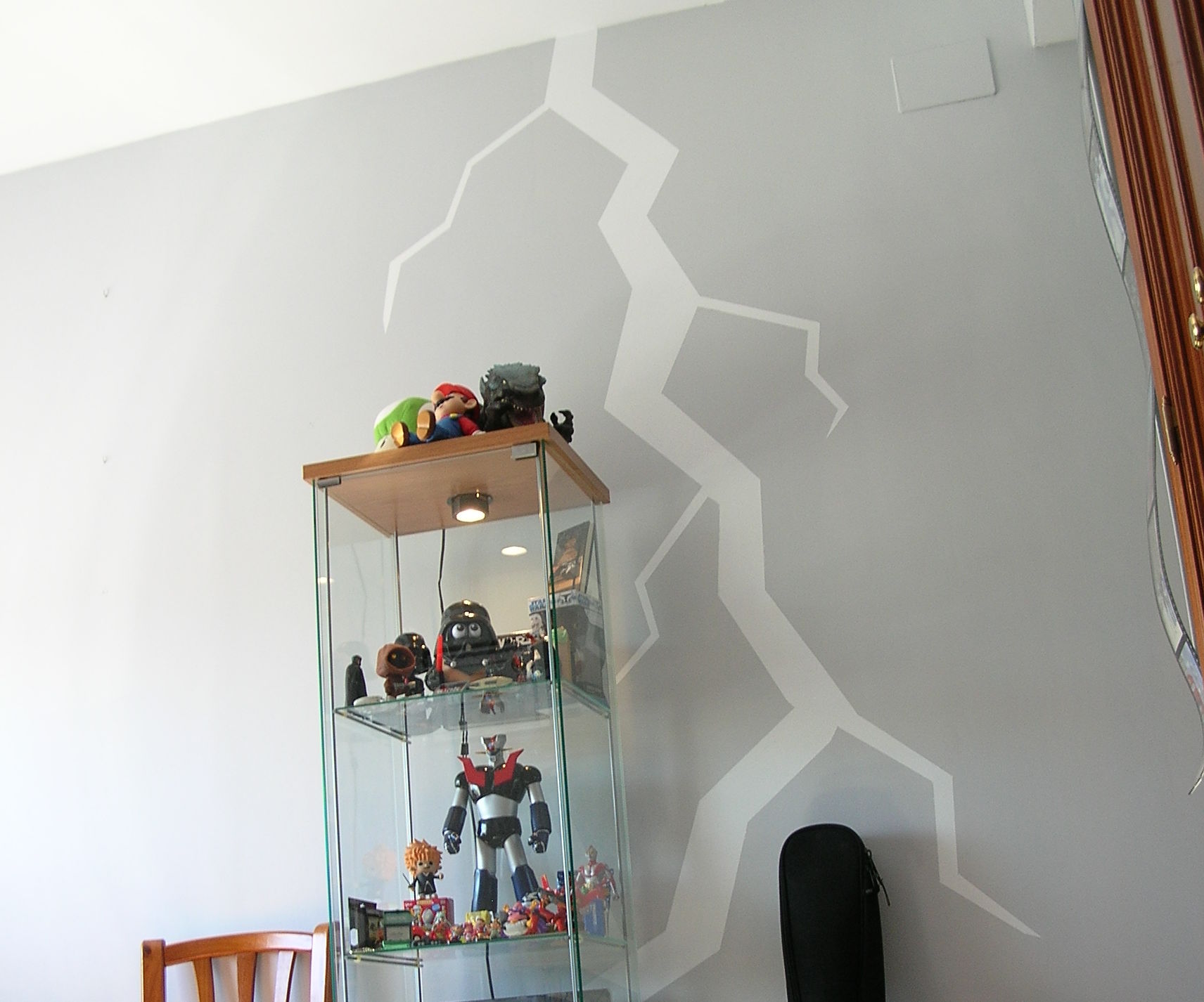 Lightning Bolt in a Wall